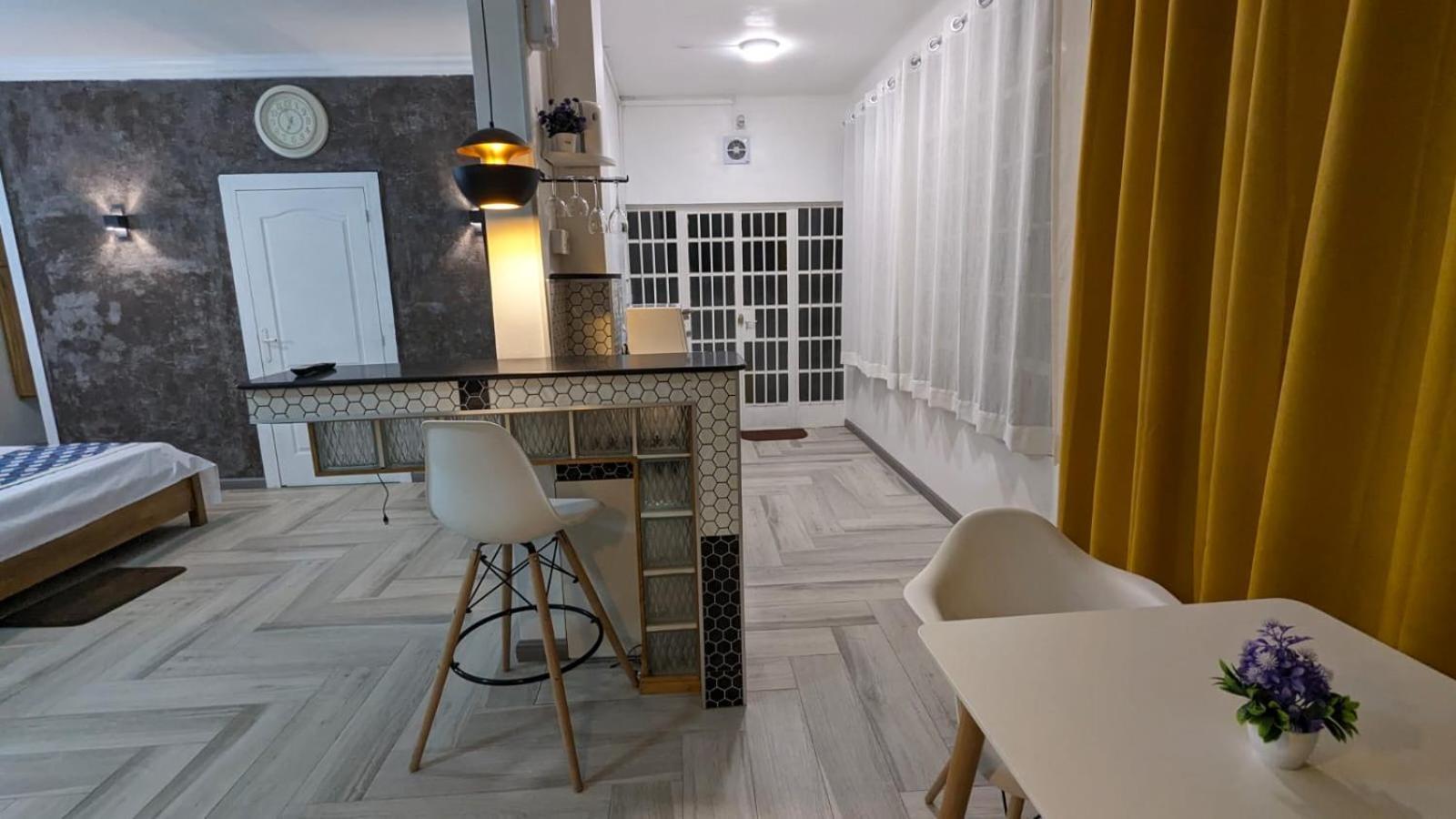 Happy House - Cosy Apartment With Private Pool And Walking Distance To Blue Bay Beach Exterior photo