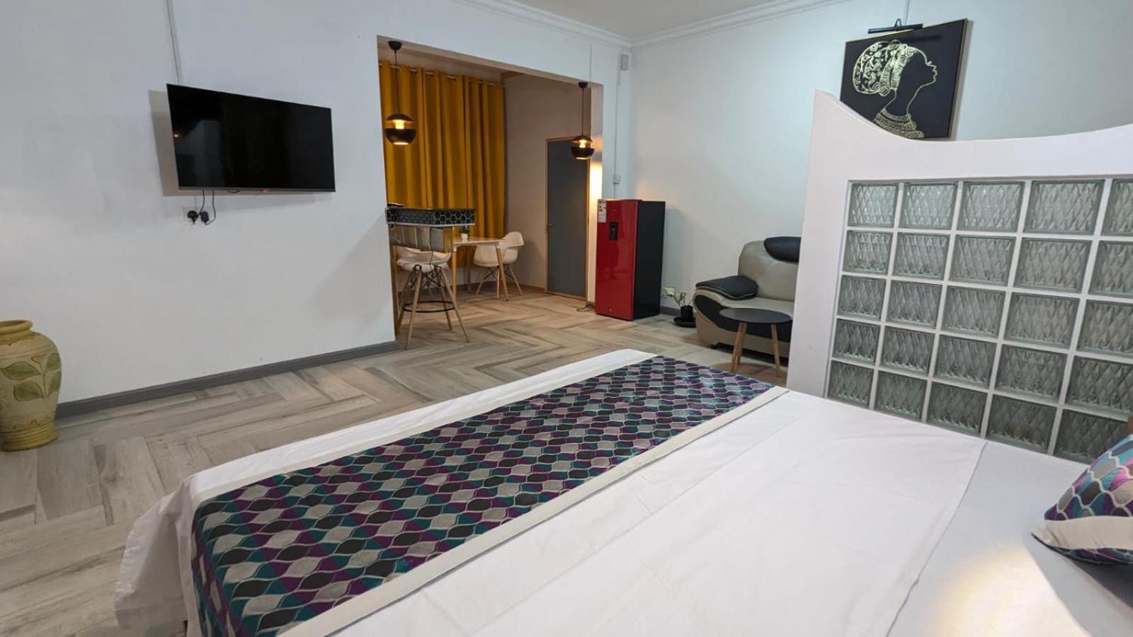 Happy House - Cosy Apartment With Private Pool And Walking Distance To Blue Bay Beach Exterior photo