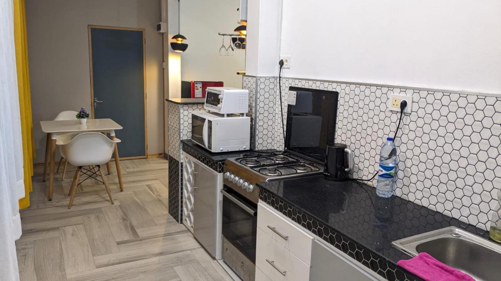 Happy House - Cosy Apartment With Private Pool And Walking Distance To Blue Bay Beach Exterior photo