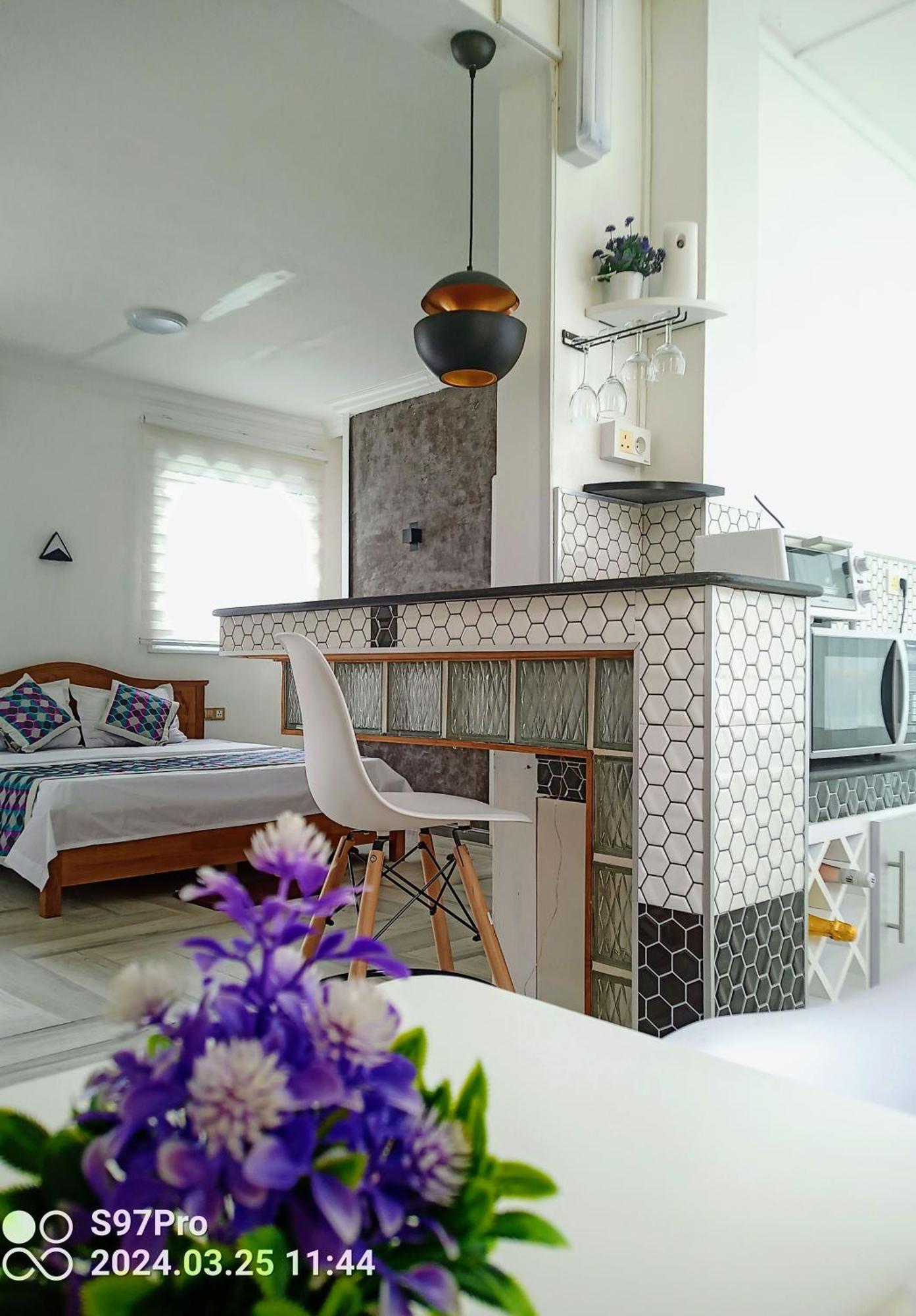 Happy House - Cosy Apartment With Private Pool And Walking Distance To Blue Bay Beach Exterior photo